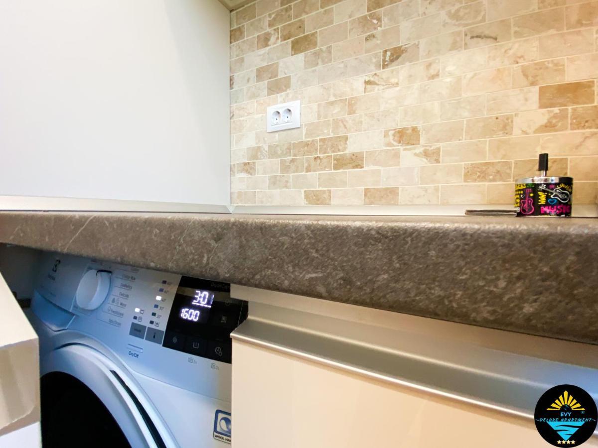 Evy Deluxe Apartment ママイア エクステリア 写真